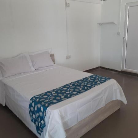 Single Room In Palais Otentik Restaurant N Hotel Пуант-о-Канноньер Экстерьер фото