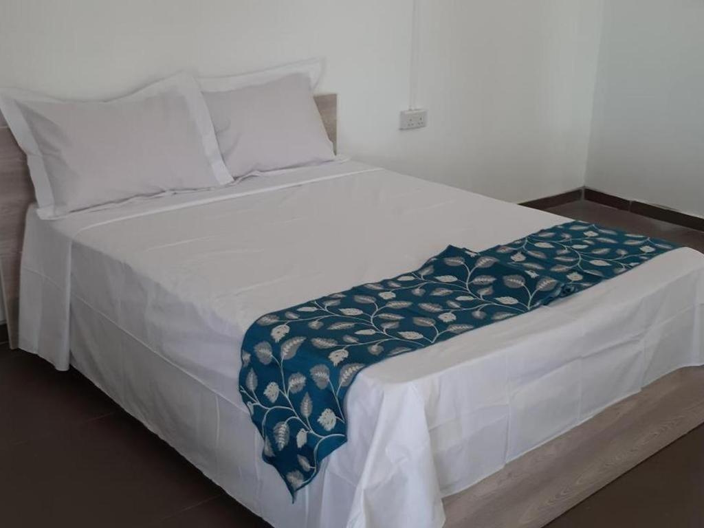 Single Room In Palais Otentik Restaurant N Hotel Пуант-о-Канноньер Экстерьер фото